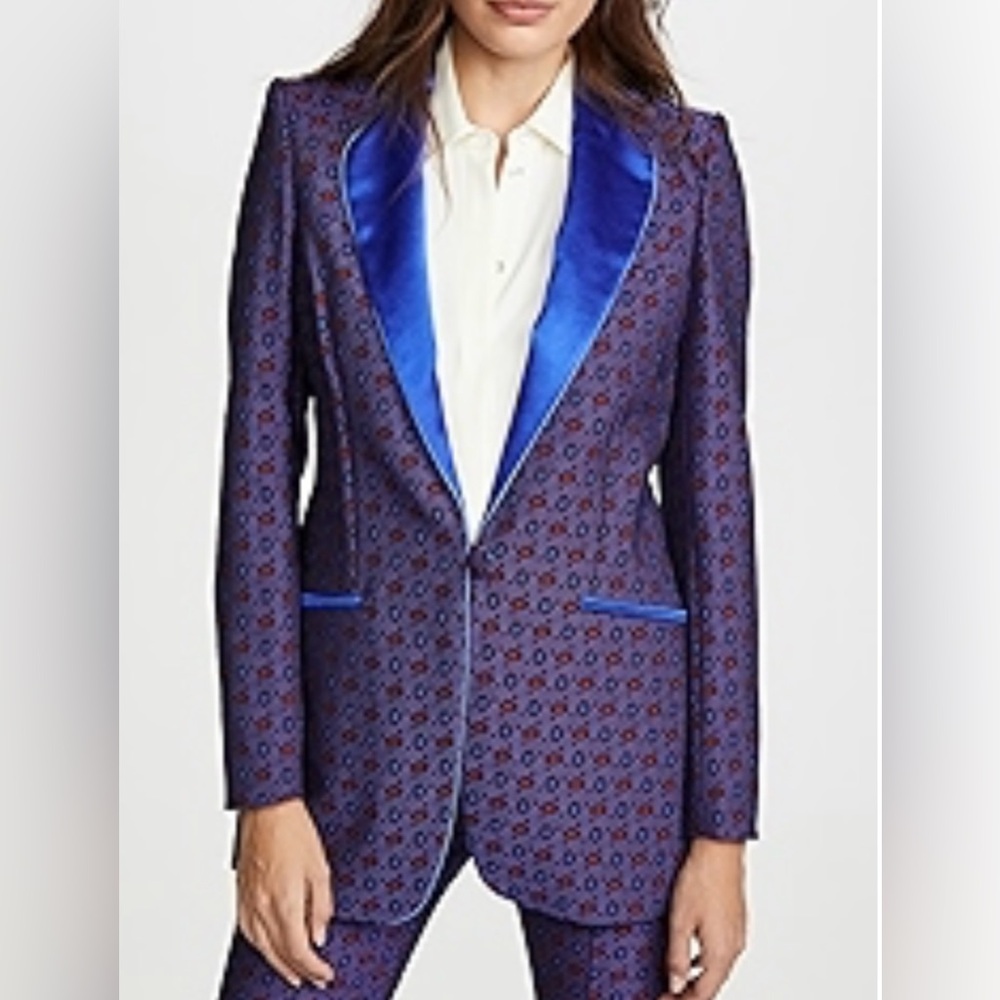 Hebe Studio
Jacquard Smoking Jacket Size:44 Color: royal blue
